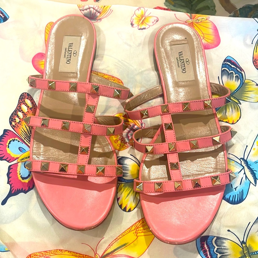 Authentic Valentino Rockstud Flats